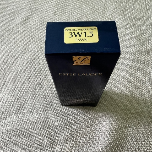 Estée LauderDouble Wear Light Soft Matte Hydra Foundation 1 oz/30 ml Fawn 3W1.5 - Picture 2 of 4